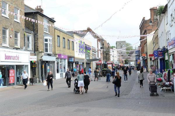 Ar-Rahman, 1 Bed Room And 1 Living Room Apartment Dartford Exterior foto